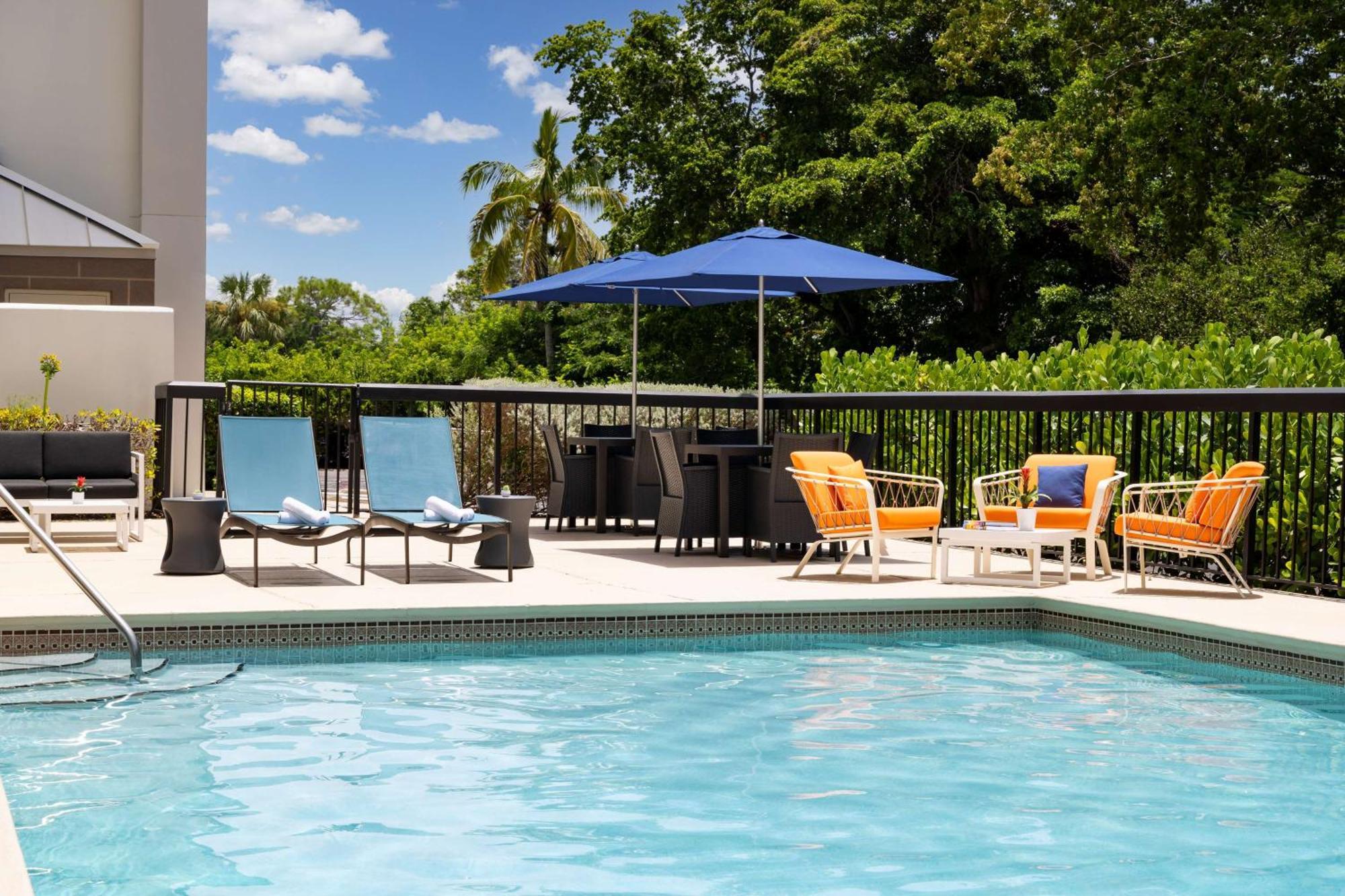 Hampton Inn Naples-Central מראה חיצוני תמונה